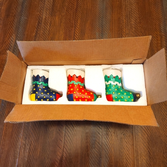 Figis Inc Other - Set of 3 ceramic Figis stockings